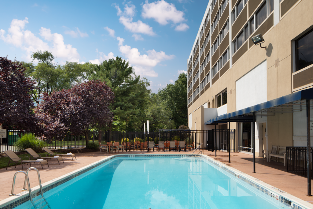 Holiday-Inn-Clark-Newark-Area